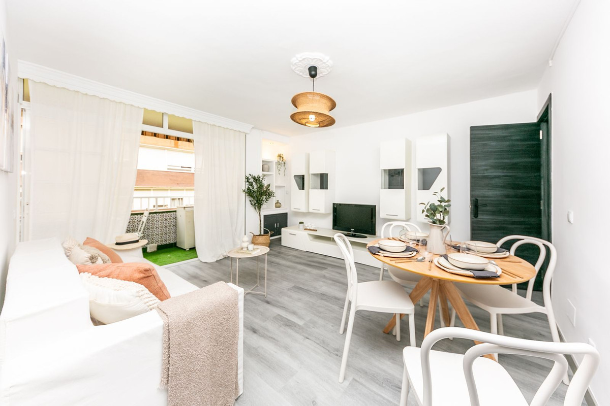Se vende Apartamento Planta Media de 3 dormitorios en Costa Del Sol, Málaga, España