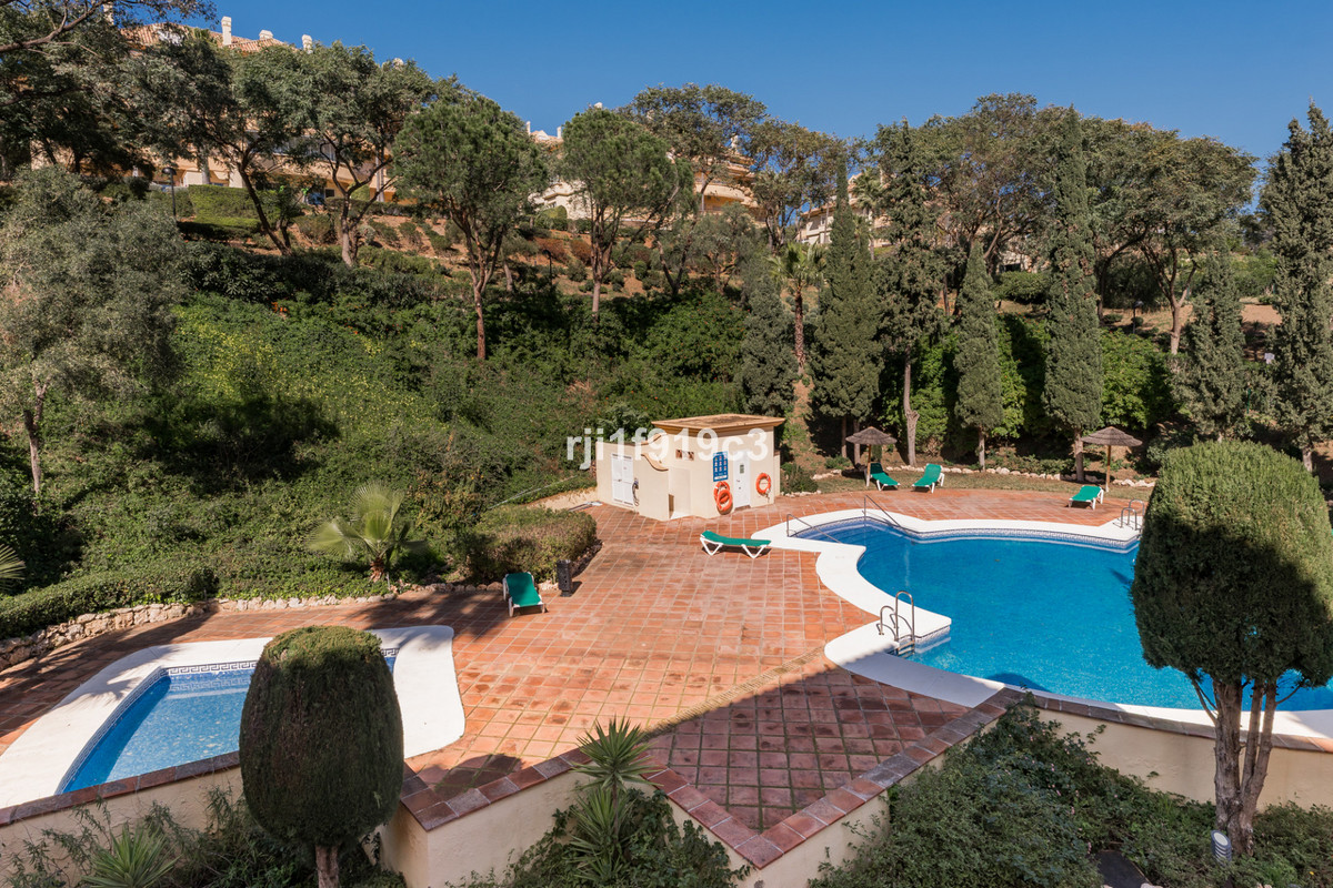 3 Bed Apartment for sale in Elviria Costa Del Sol, Málaga, Spain