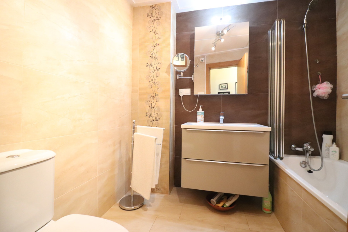 Se vende Apartamento Planta Media de 2 dormitorios en Costa Blanca, Alicante, España
