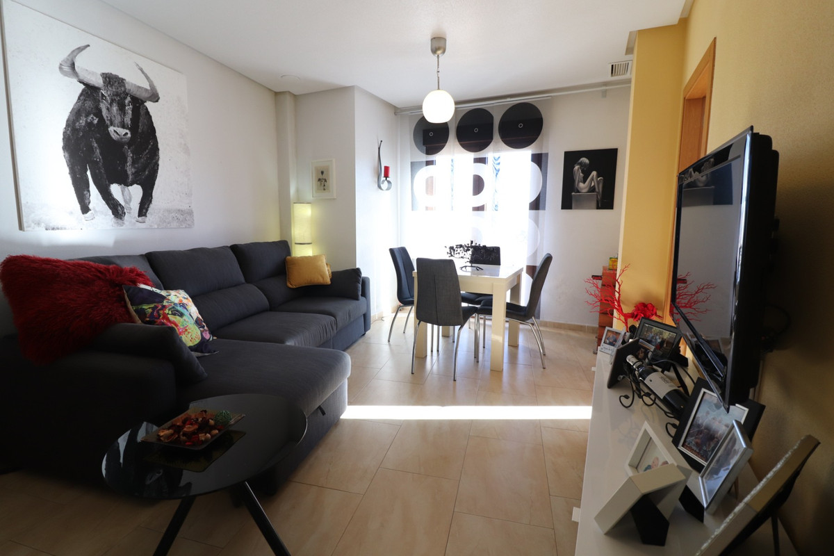 Se vende Apartamento Planta Media de 2 dormitorios en Costa Blanca, Alicante, España