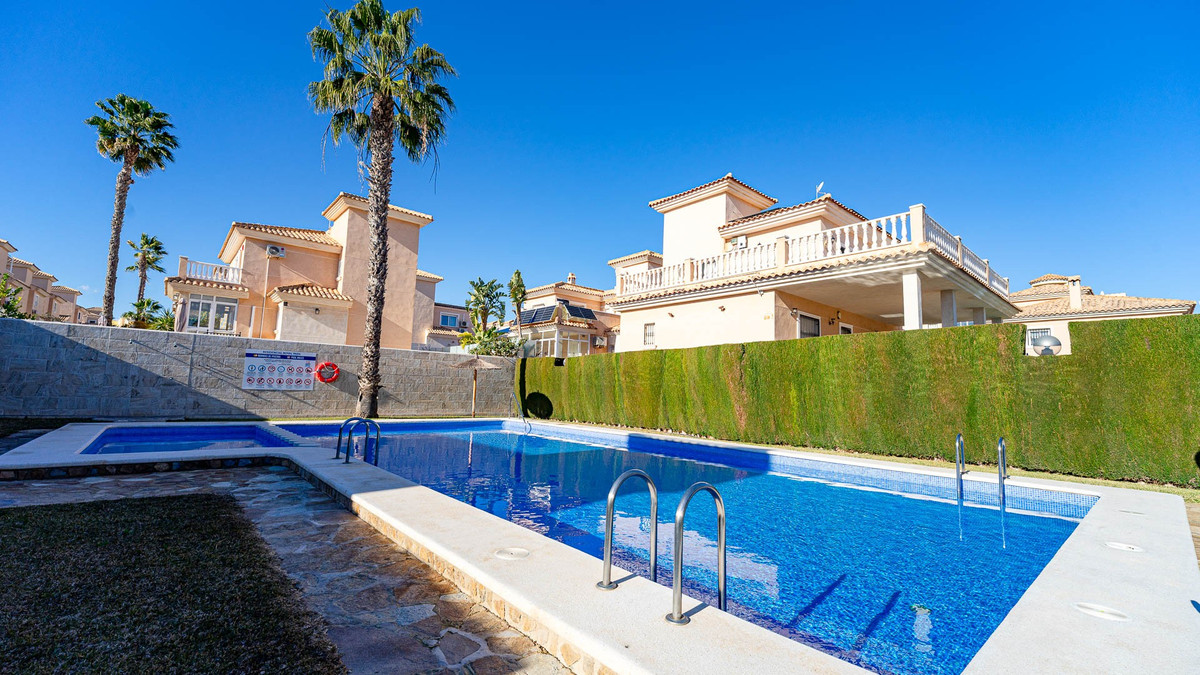 2 Bed Townhouse for sale in Punta Prima Costa Blanca, Alicante, Spain