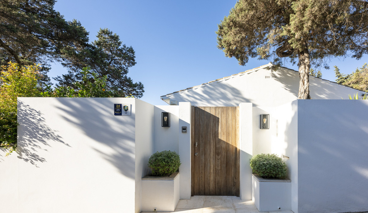 3 Bed Townhouse for sale in Marbesa Costa Del Sol, Málaga, Spain