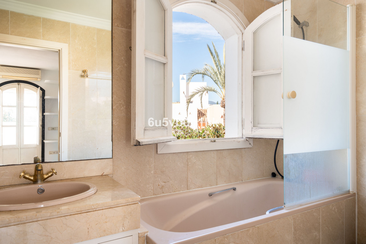 4 Bed Townhouse for sale in Nueva Andalucía Costa Del Sol, Málaga, Spain