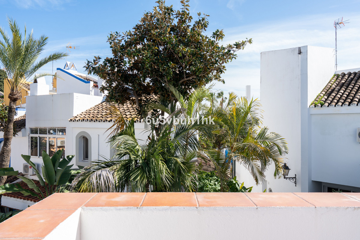 4 Bed Townhouse for sale in Nueva Andalucía Costa Del Sol, Málaga, Spain