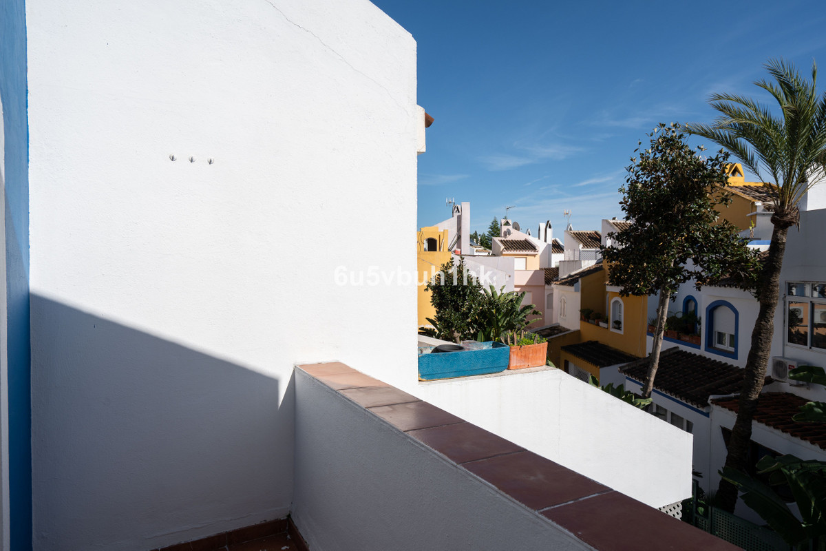4 Bed Townhouse for sale in Nueva Andalucía Costa Del Sol, Málaga, Spain