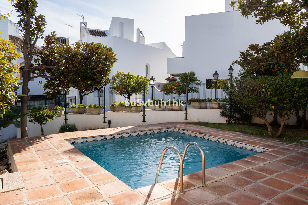 4 Bed Townhouse for sale in Nueva Andalucía Costa Del Sol, Málaga, Spain