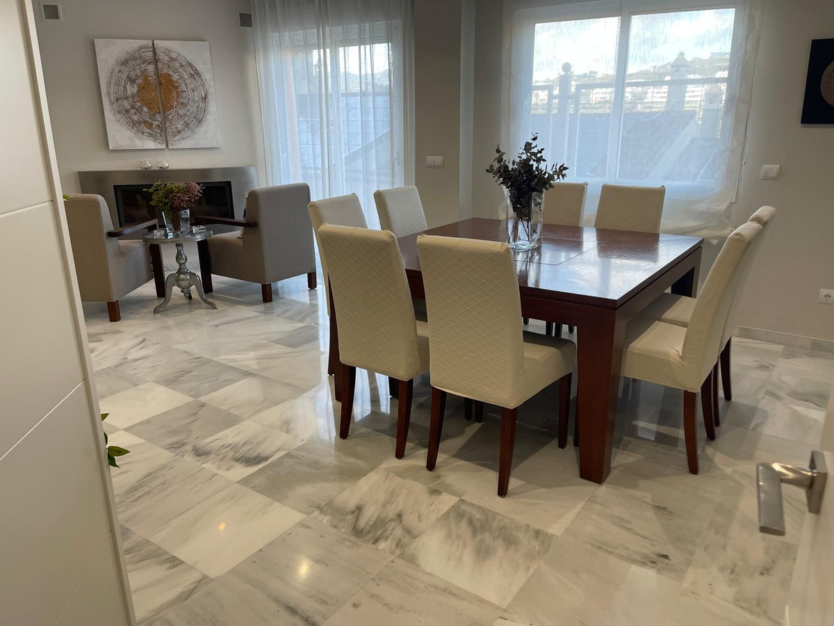 Se vende Pareada de 5 dormitorios en Costa Del Sol, Málaga, España