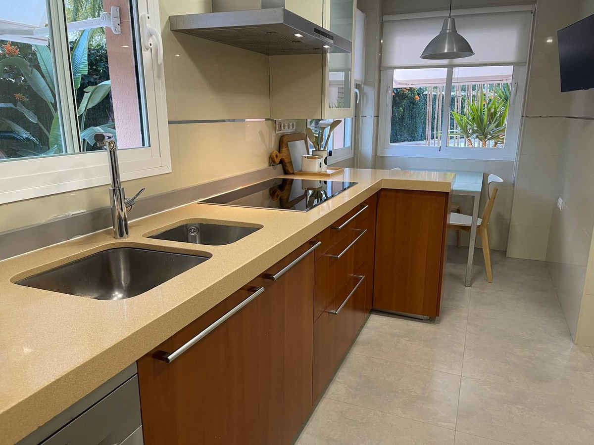 Se vende Pareada de 5 dormitorios en Costa Del Sol, Málaga, España