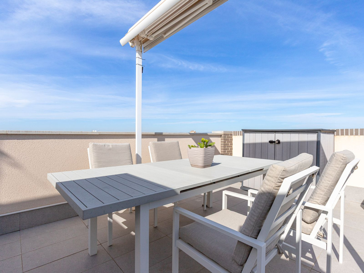 Se vende Apartamento en Planta Última de 2 dormitorios en Costa Blanca, Alicante, España
