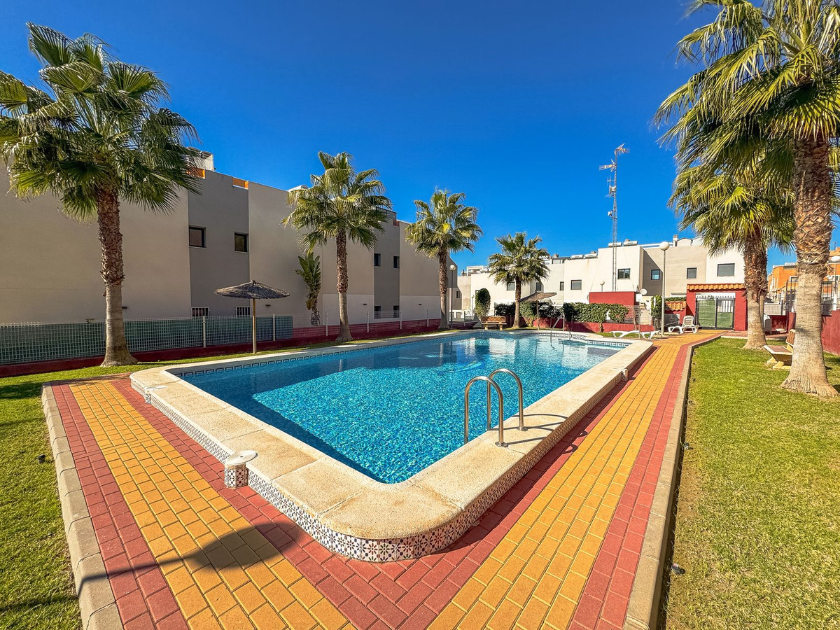 Se vende Apartamento en Planta Última de 2 dormitorios en Costa Blanca, Alicante, España