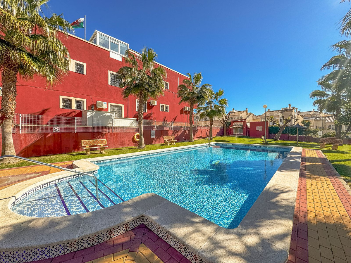 Se vende Apartamento en Planta Última de 2 dormitorios en Costa Blanca, Alicante, España
