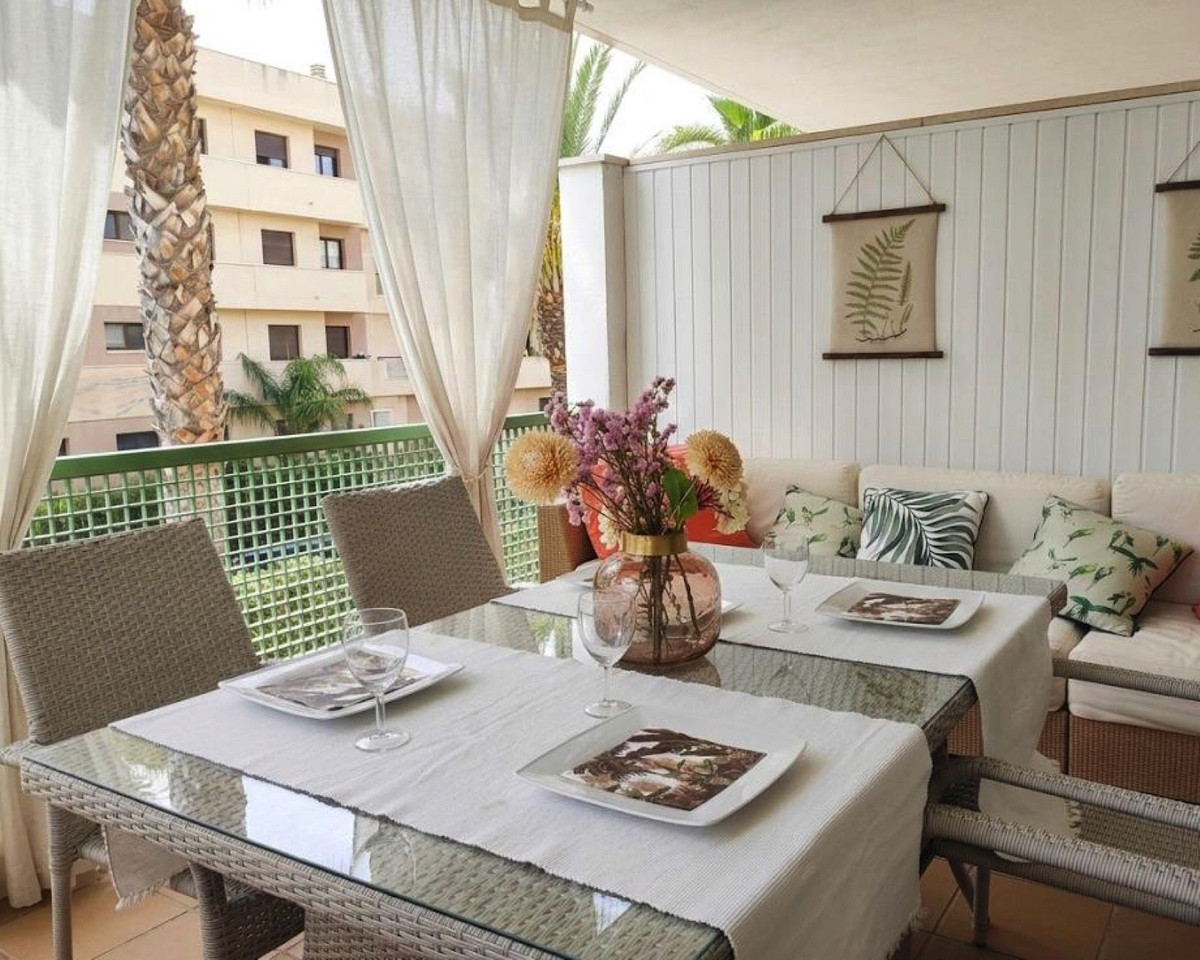 Se vende Apartamento Planta Media de 2 dormitorios en Costa Del Sol, Cadiz, España