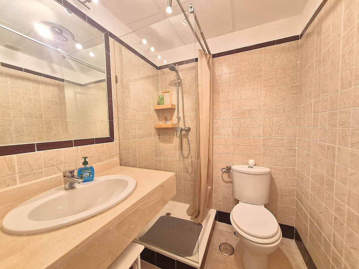 Se vende Apartamento Planta Baja de 2 dormitorios en Costa Del Sol, Málaga, España