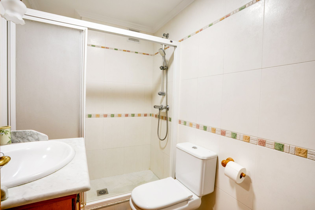 4 Bed Apartment for sale in Estepona Costa Del Sol, Málaga, Spain
