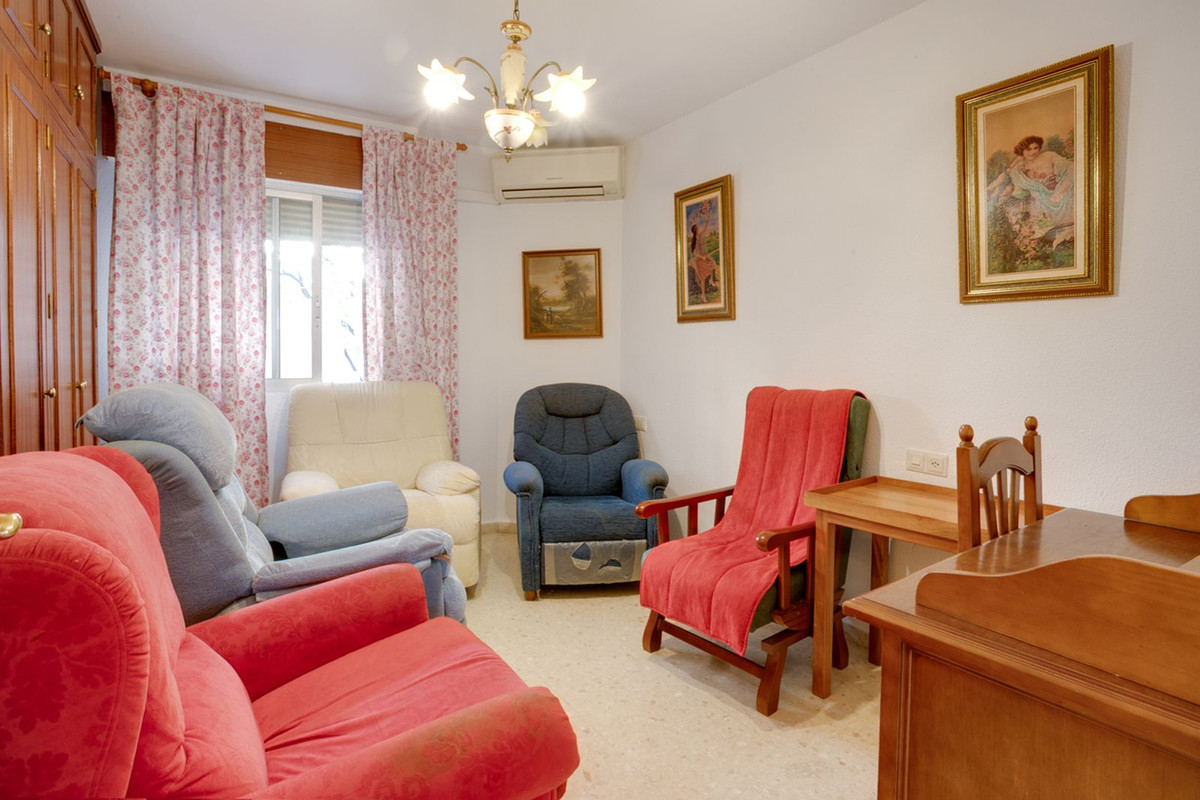 4 Bed Apartment for sale in Estepona Costa Del Sol, Málaga, Spain