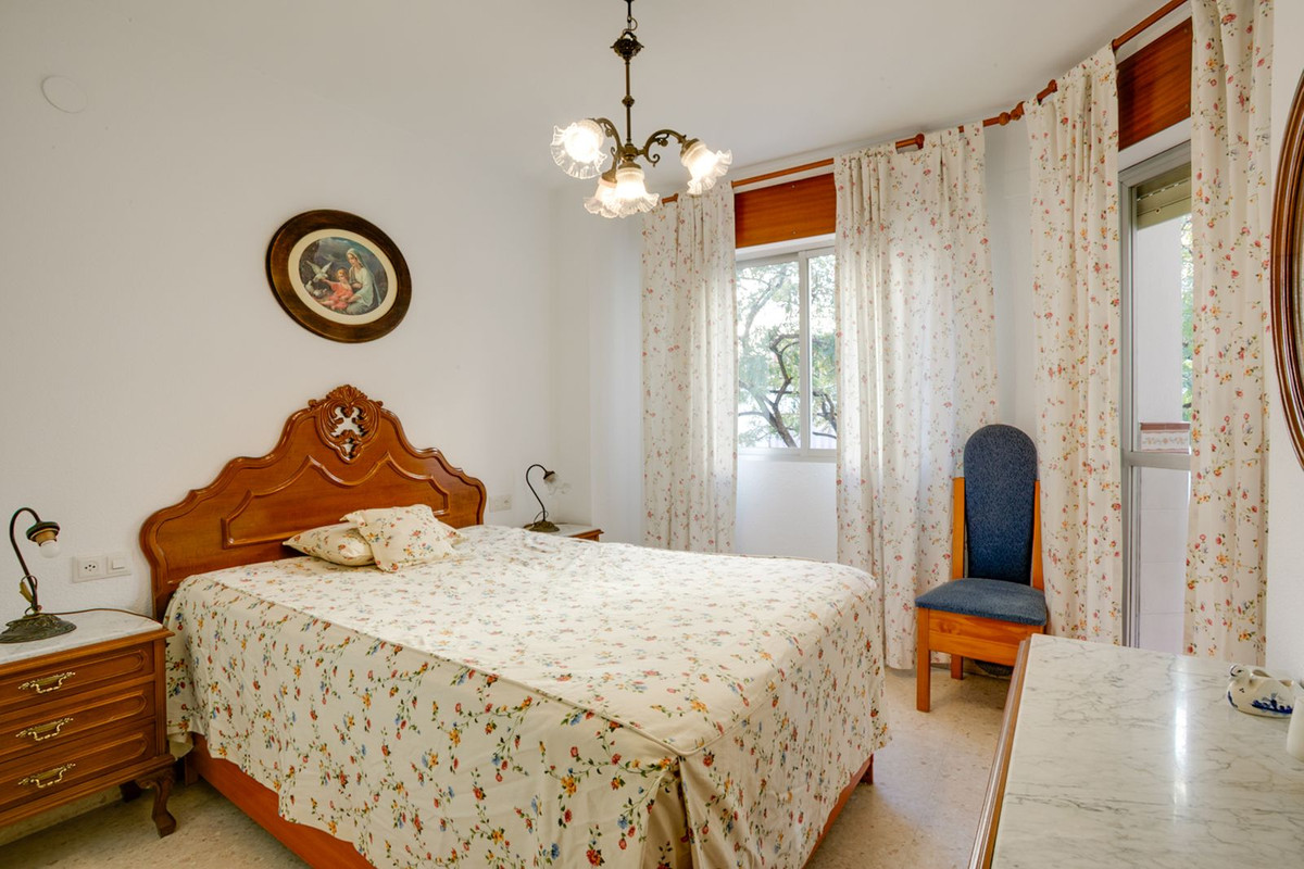 4 Bed Apartment for sale in Estepona Costa Del Sol, Málaga, Spain
