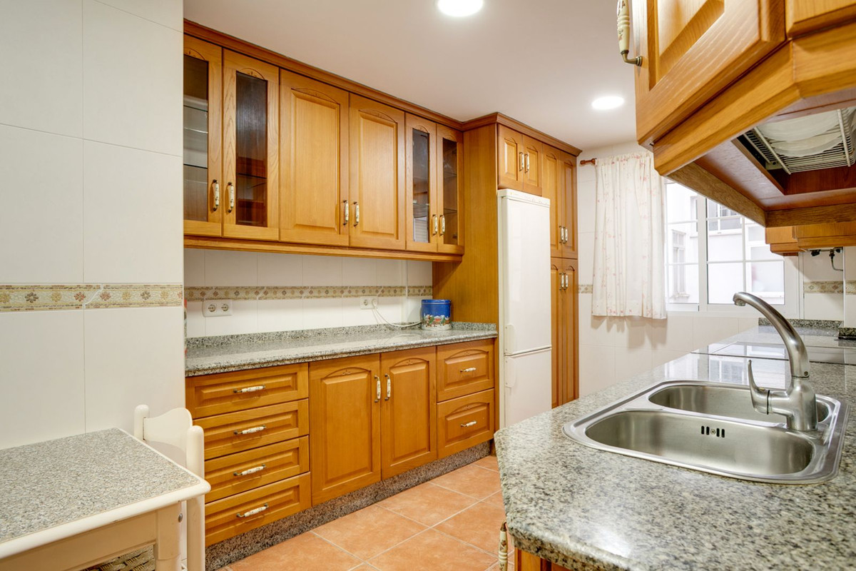 4 Bed Apartment for sale in Estepona Costa Del Sol, Málaga, Spain