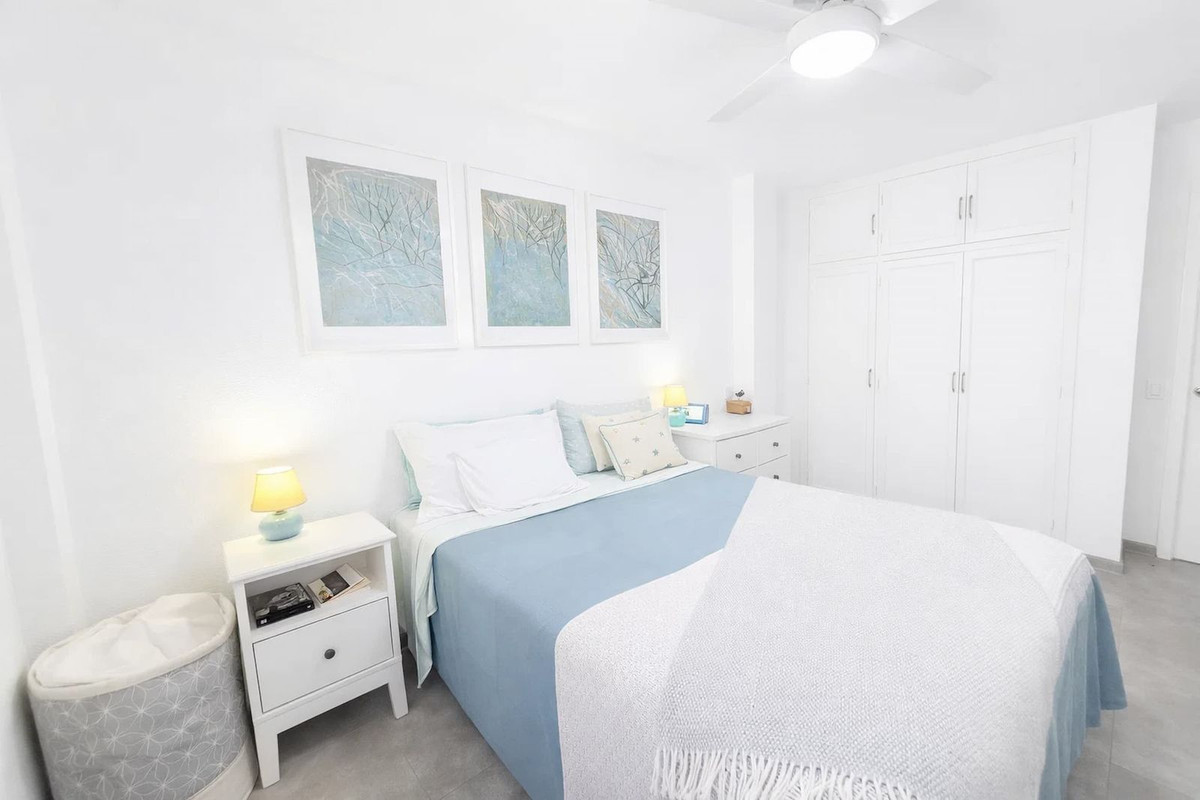 Se vende Apartamento Planta Media de 2 dormitorios en Costa Del Sol, Málaga, España