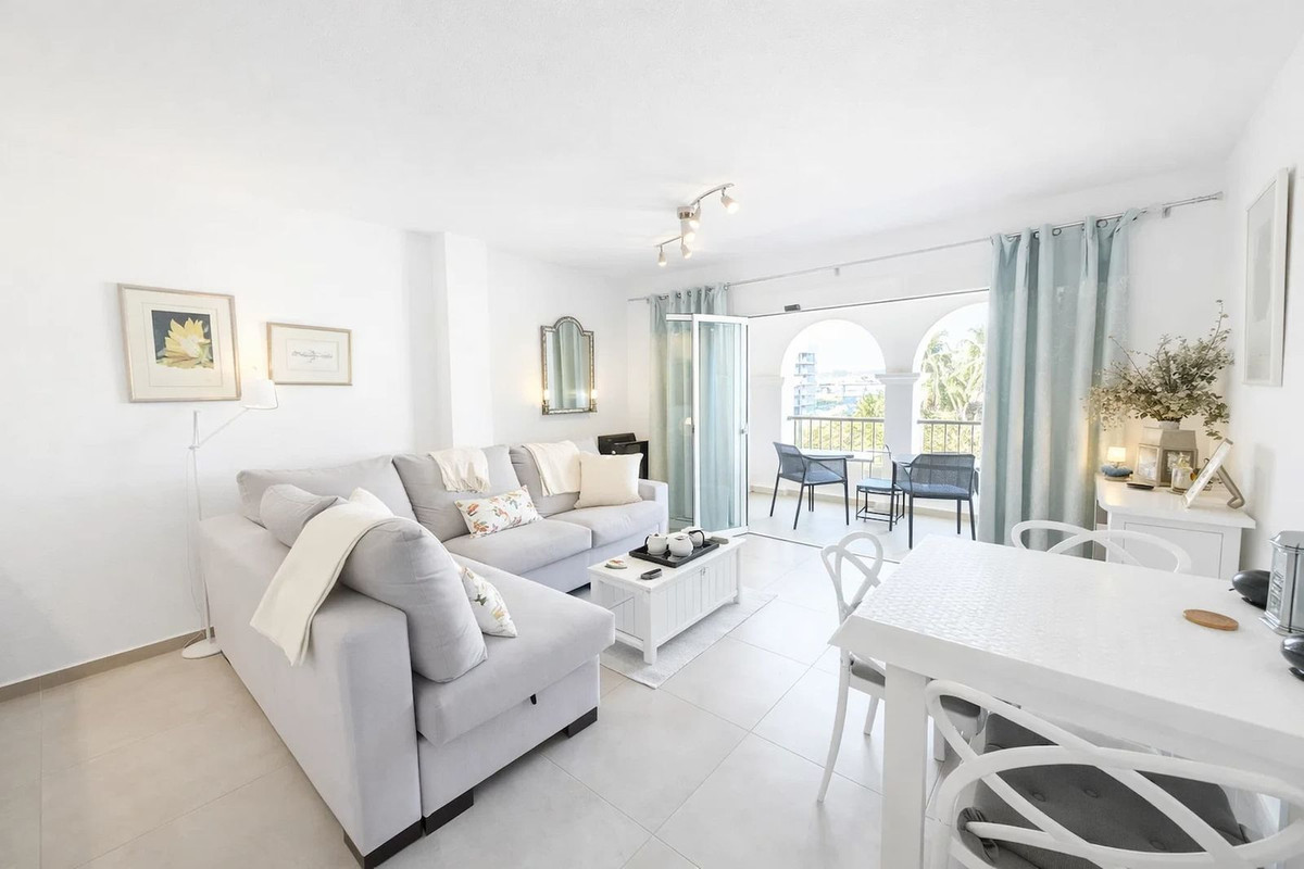 Se vende Apartamento Planta Media de 2 dormitorios en Costa Del Sol, Málaga, España