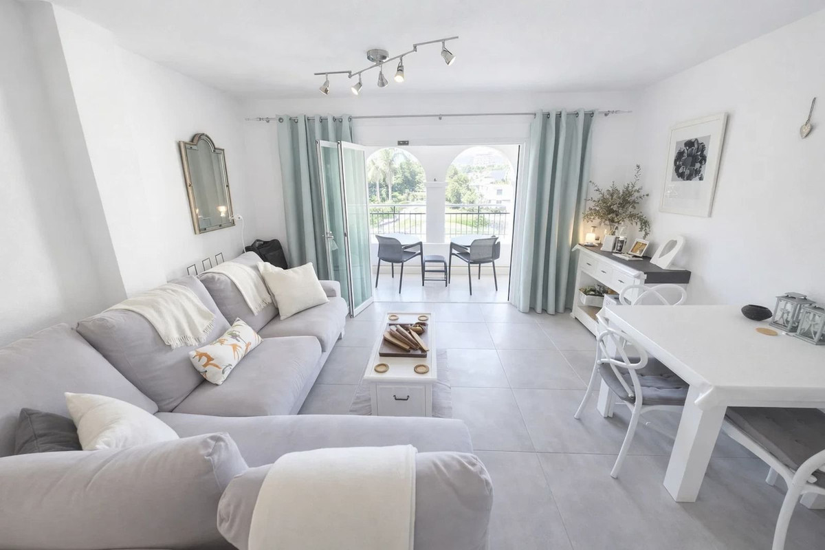 Se vende Apartamento Planta Media de 2 dormitorios en Costa Del Sol, Málaga, España