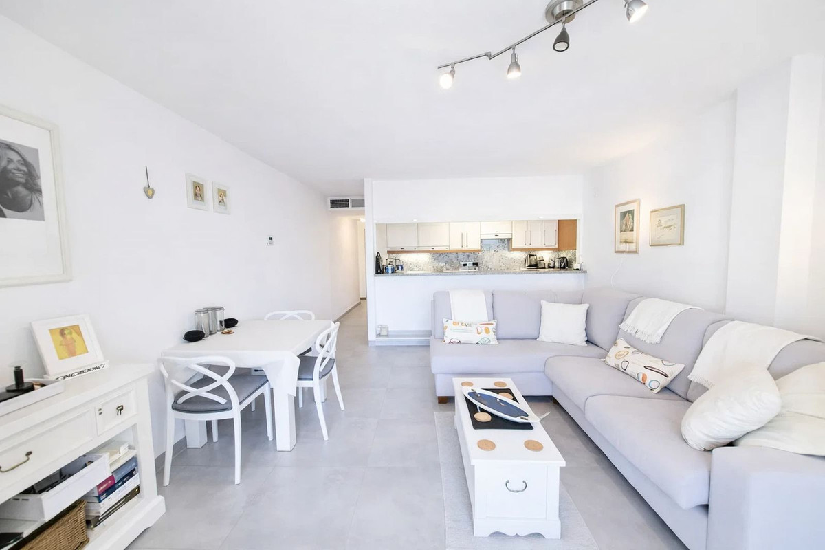 Se vende Apartamento Planta Media de 2 dormitorios en Costa Del Sol, Málaga, España