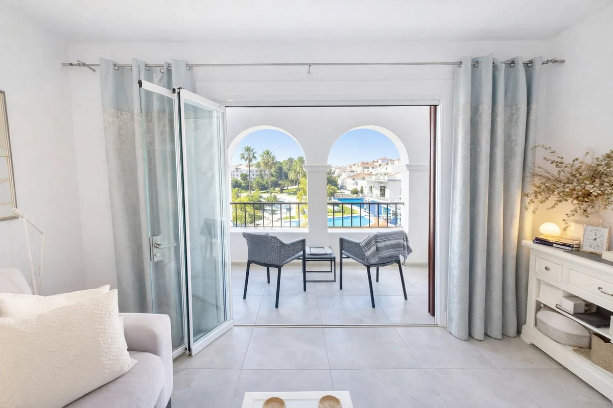 Se vende Apartamento Planta Media de 2 dormitorios en Costa Del Sol, Málaga, España