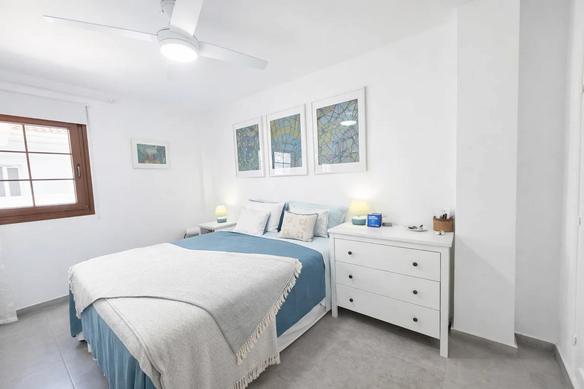 Se vende Apartamento Planta Media de 2 dormitorios en Costa Del Sol, Málaga, España