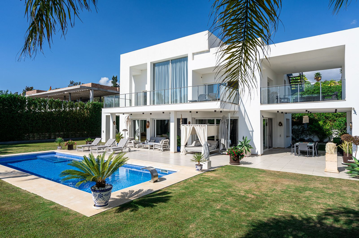 4 Bed Townhouse for sale in La Quinta Costa Del Sol, Málaga, Spain