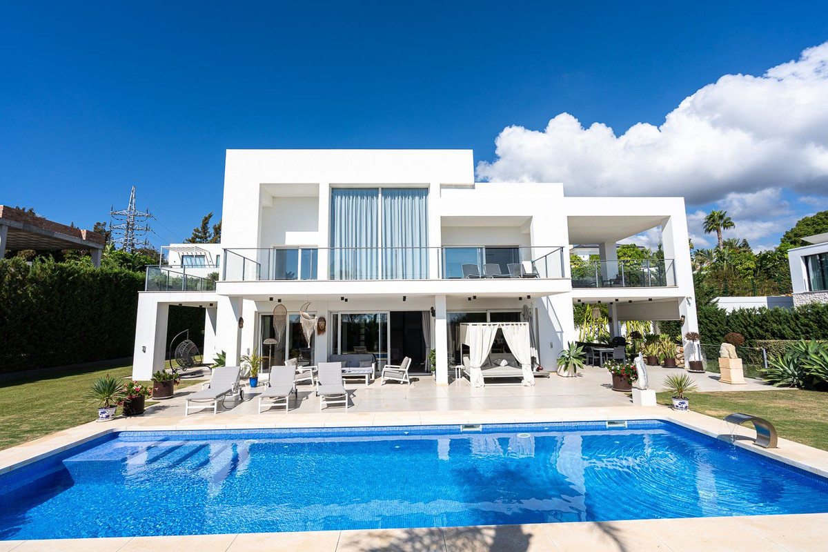 4 Bed Townhouse for sale in La Quinta Costa Del Sol, Málaga, Spain