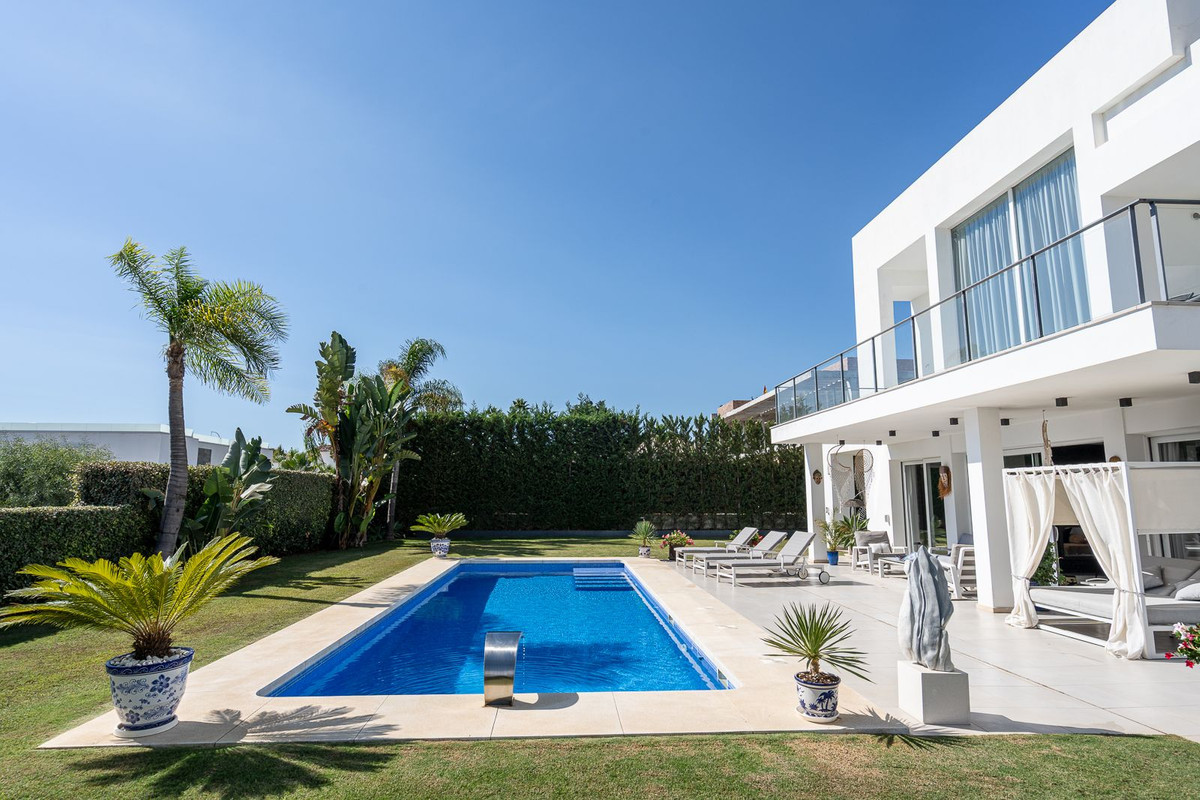 4 Bed Townhouse for sale in La Quinta Costa Del Sol, Málaga, Spain