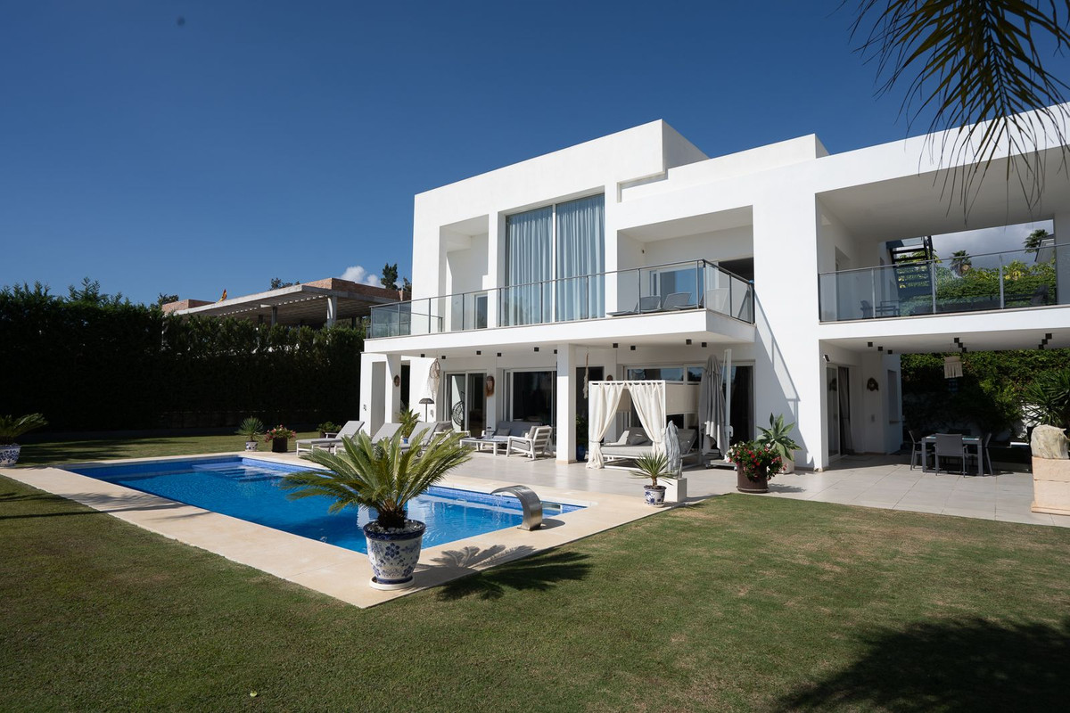 4 Bed Townhouse for sale in La Quinta Costa Del Sol, Málaga, Spain