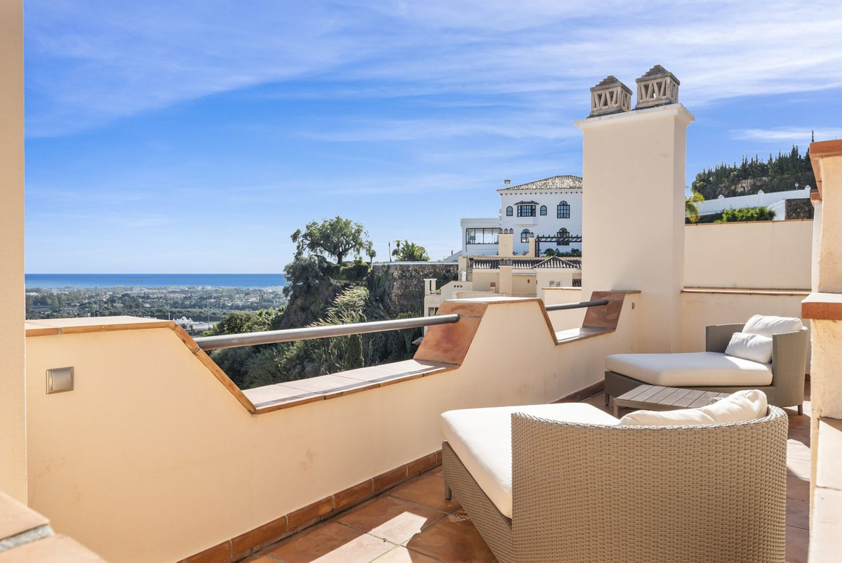 4 Bed Apartment for sale in Benahavís Costa Del Sol, Málaga, Spain