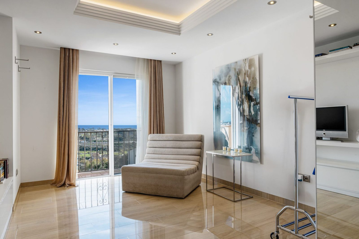 4 Bed Apartment for sale in Benahavís Costa Del Sol, Málaga, Spain