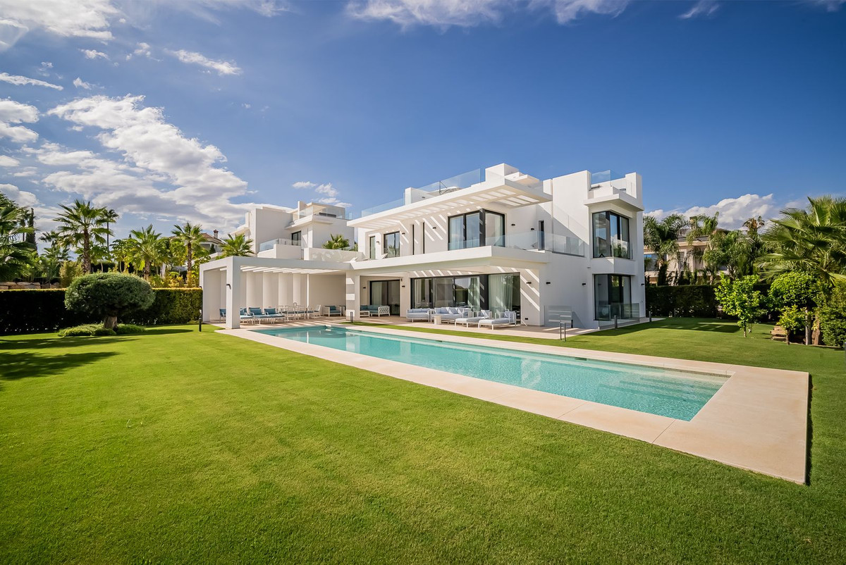 5 Bed Townhouse for sale in Los Flamingos Costa Del Sol, Málaga, Spain