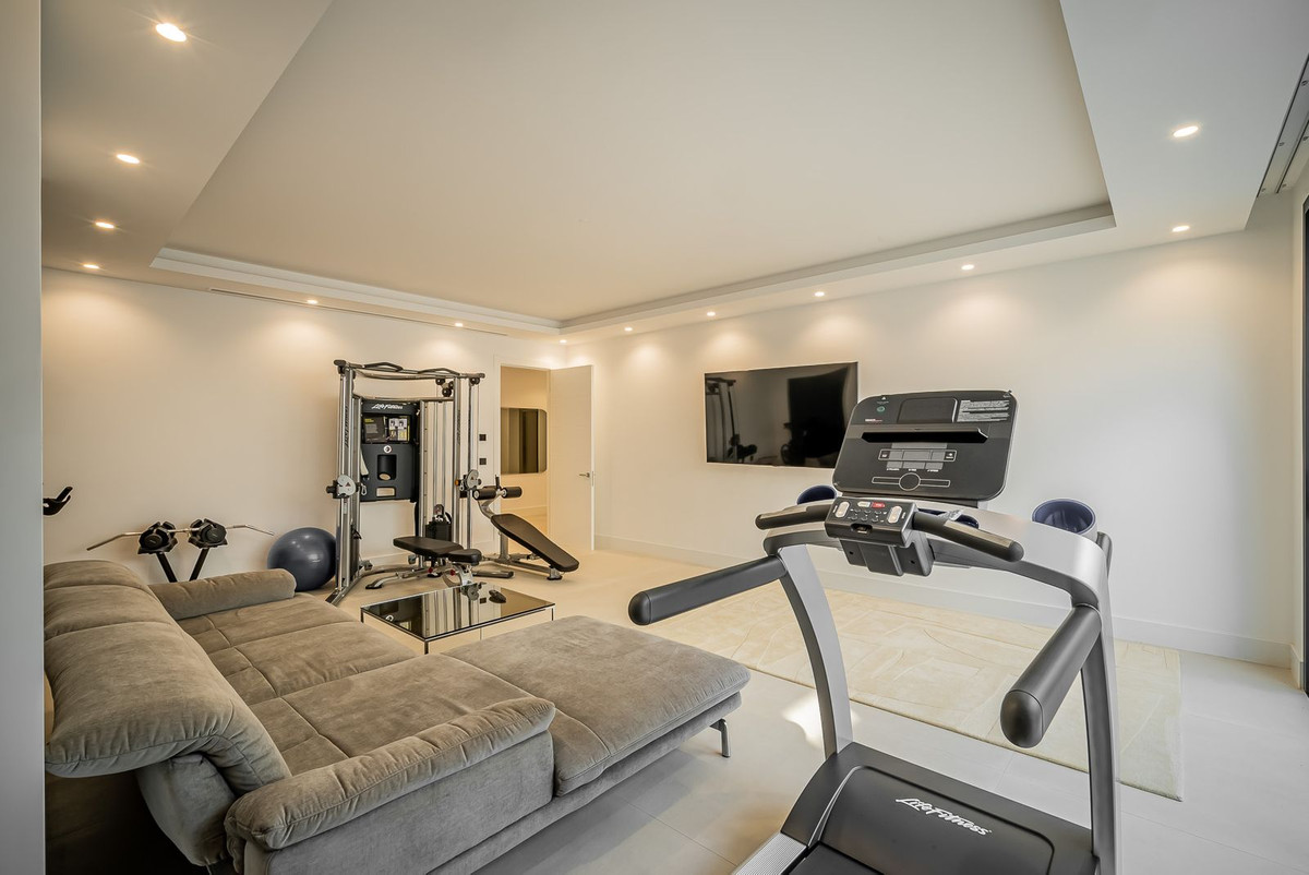 5 Bed Townhouse for sale in Los Flamingos Costa Del Sol, Málaga, Spain