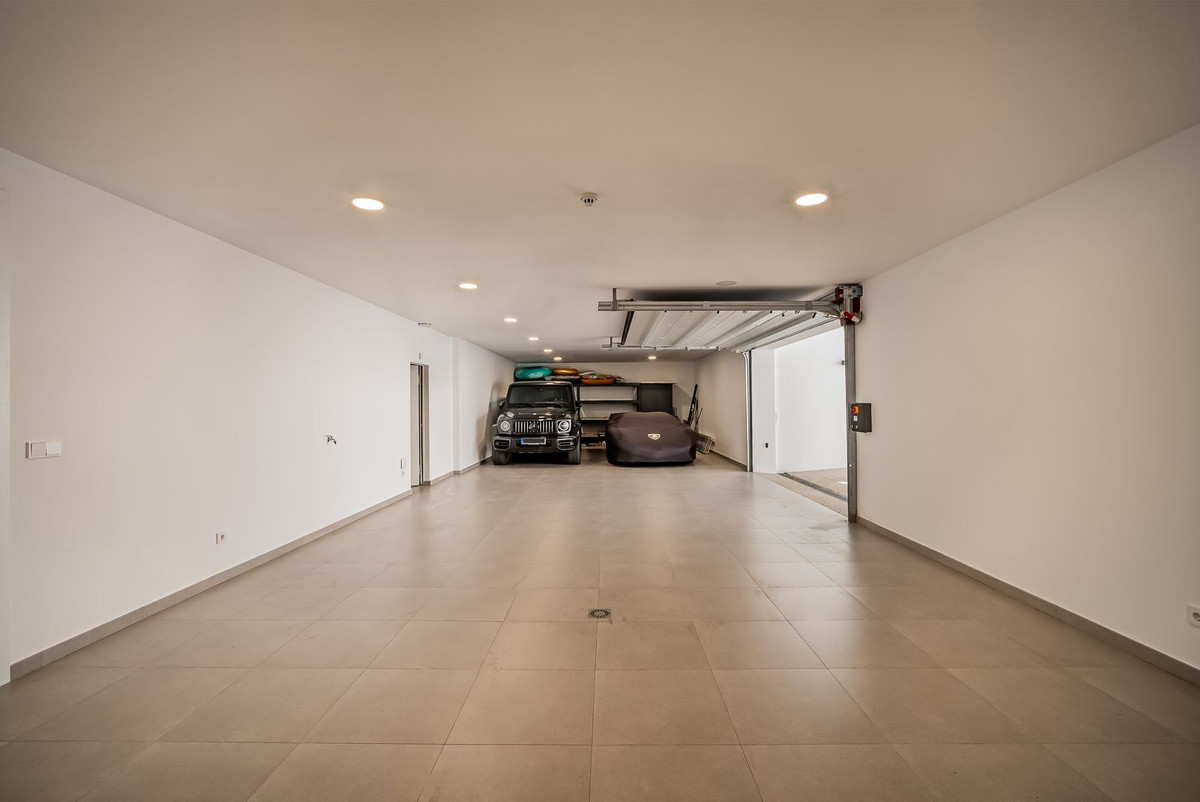 5 Bed Townhouse for sale in Los Flamingos Costa Del Sol, Málaga, Spain