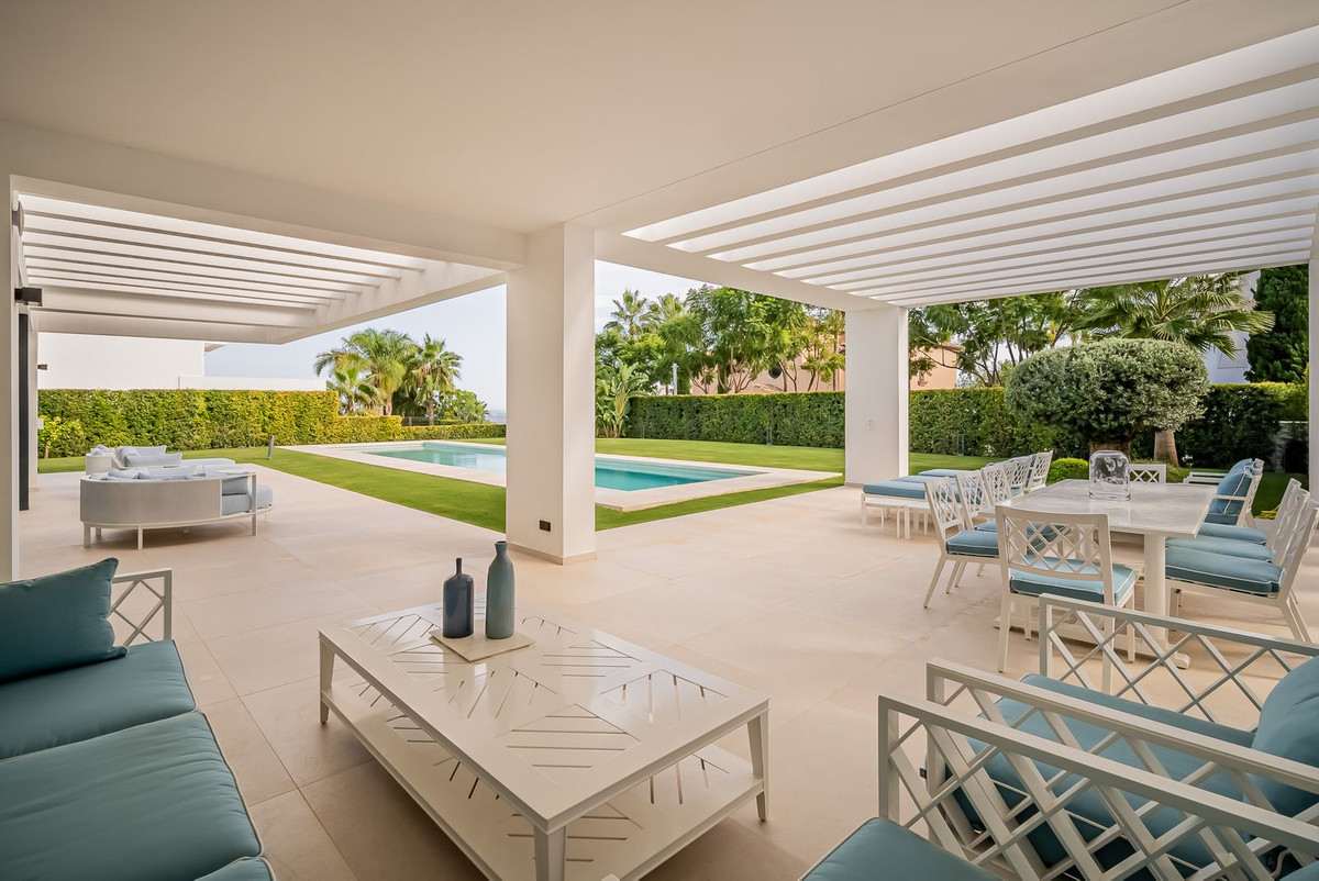 5 Bed Townhouse for sale in Los Flamingos Costa Del Sol, Málaga, Spain