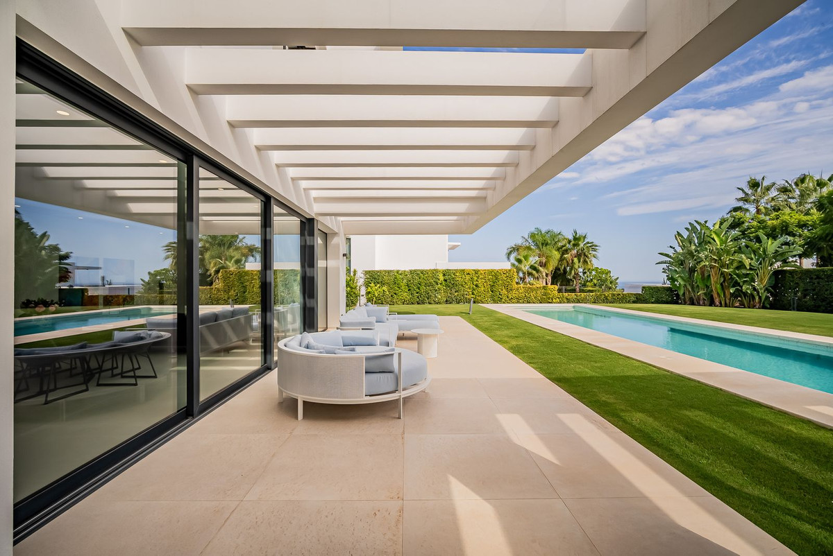 5 Bed Townhouse for sale in Los Flamingos Costa Del Sol, Málaga, Spain