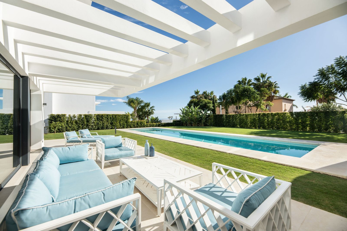 5 Bed Townhouse for sale in Los Flamingos Costa Del Sol, Málaga, Spain