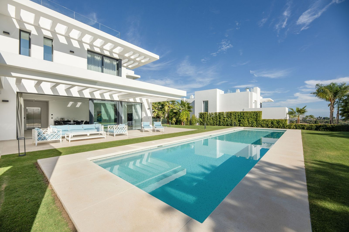 5 Bed Townhouse for sale in Los Flamingos Costa Del Sol, Málaga, Spain