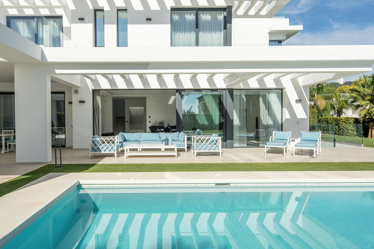 5 Bed Townhouse for sale in Los Flamingos Costa Del Sol, Málaga, Spain