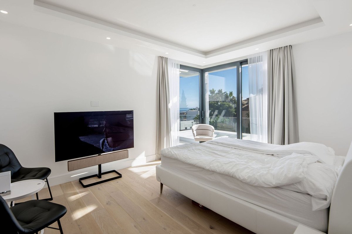 5 Bed Townhouse for sale in Los Flamingos Costa Del Sol, Málaga, Spain