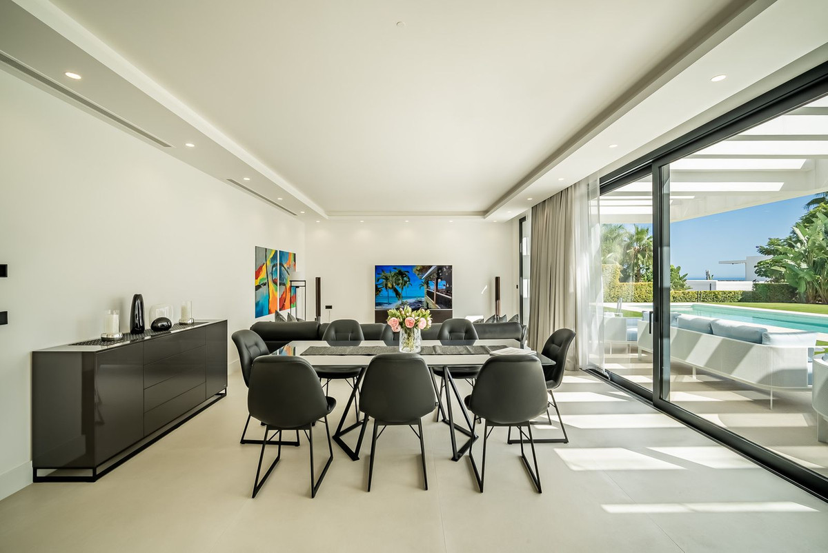 5 Bed Townhouse for sale in Los Flamingos Costa Del Sol, Málaga, Spain