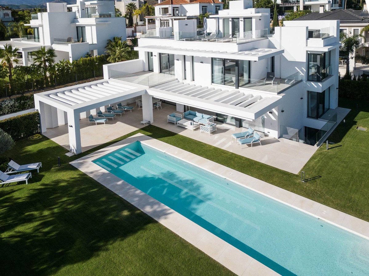 5 Bed Townhouse for sale in Los Flamingos Costa Del Sol, Málaga, Spain