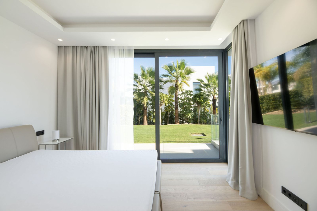 5 Bed Townhouse for sale in Los Flamingos Costa Del Sol, Málaga, Spain