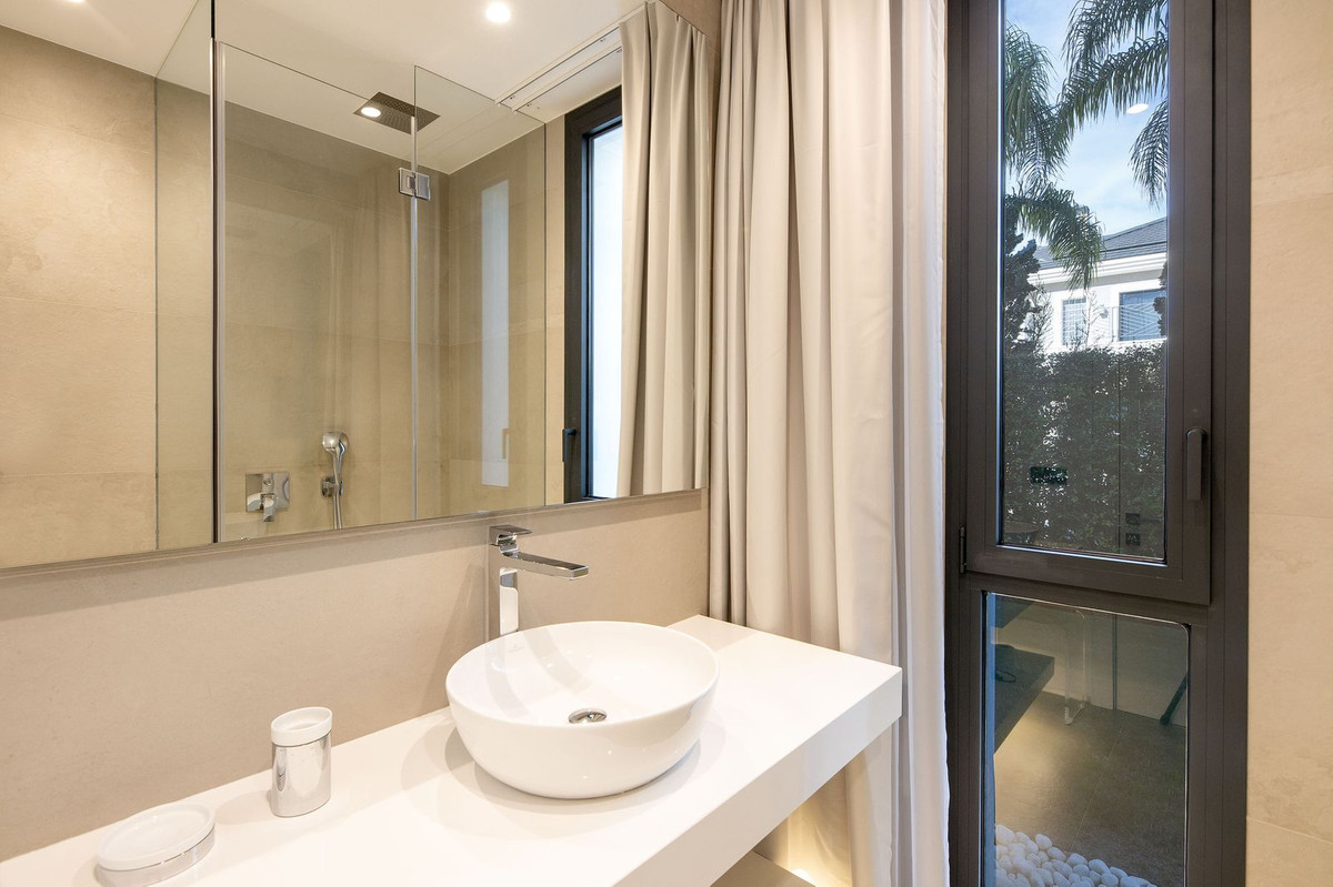 5 Bed Townhouse for sale in Los Flamingos Costa Del Sol, Málaga, Spain