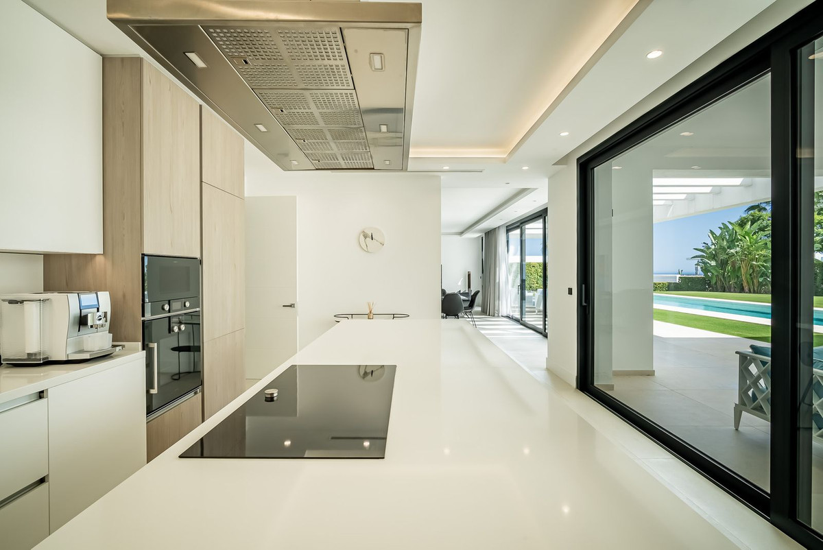 5 Bed Townhouse for sale in Los Flamingos Costa Del Sol, Málaga, Spain