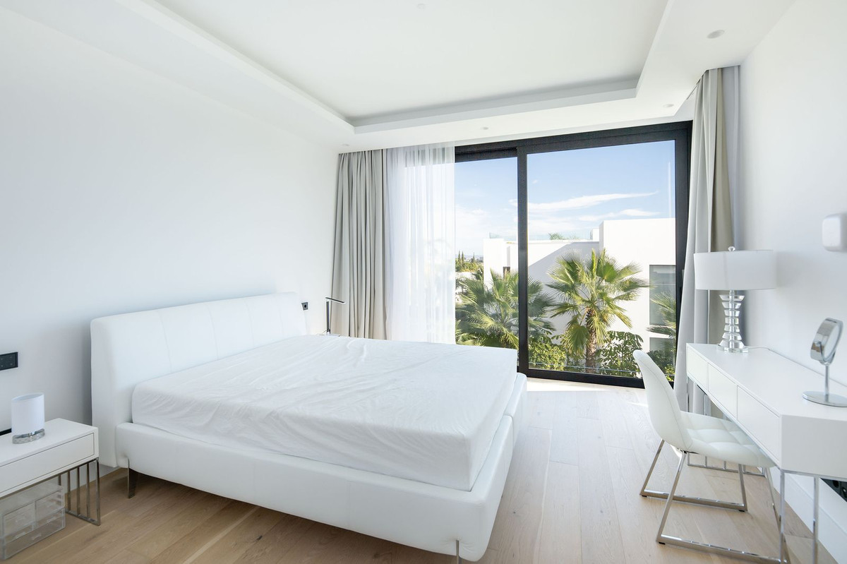 5 Bed Townhouse for sale in Los Flamingos Costa Del Sol, Málaga, Spain