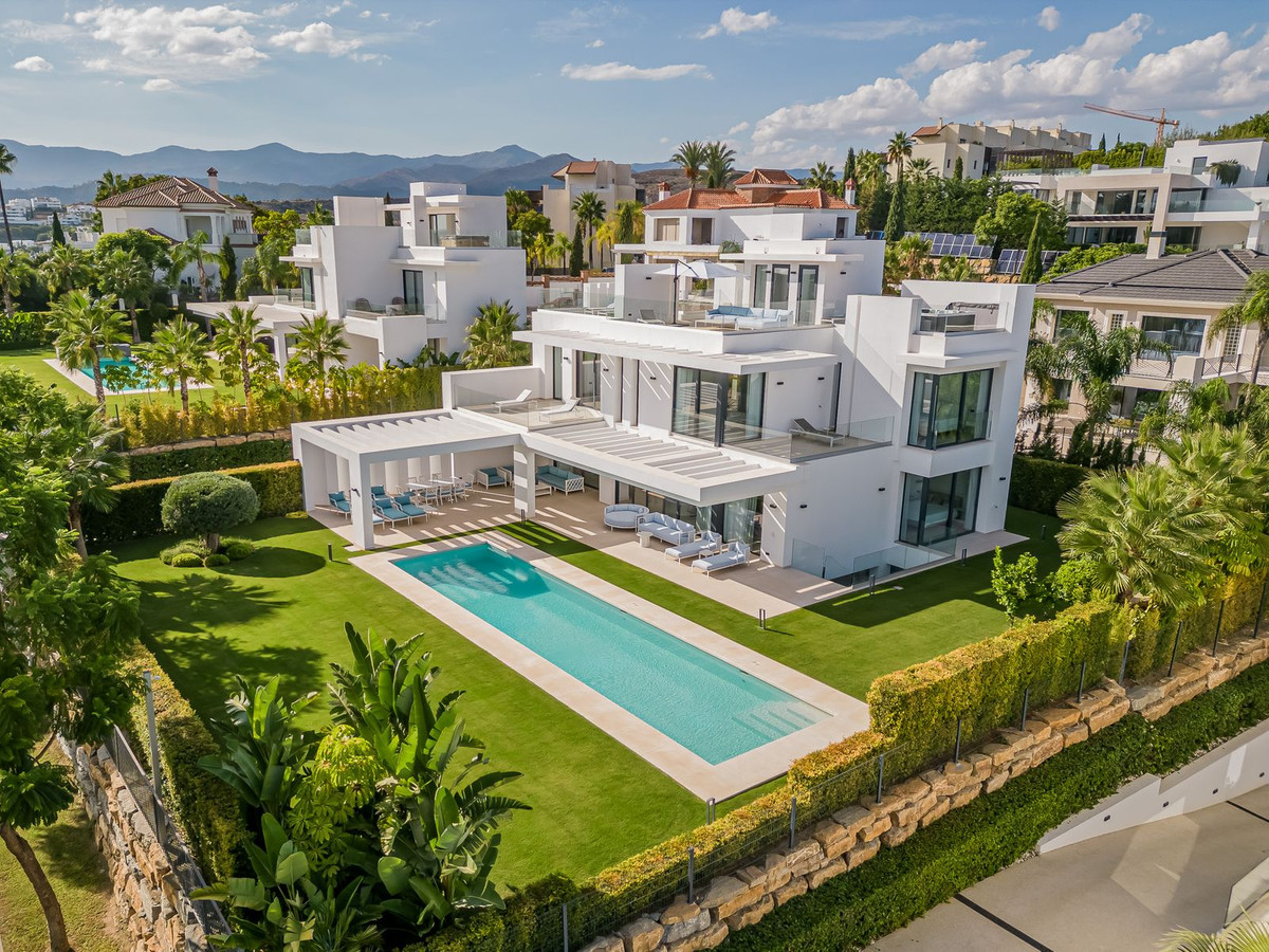 5 Bed Townhouse for sale in Los Flamingos Costa Del Sol, Málaga, Spain