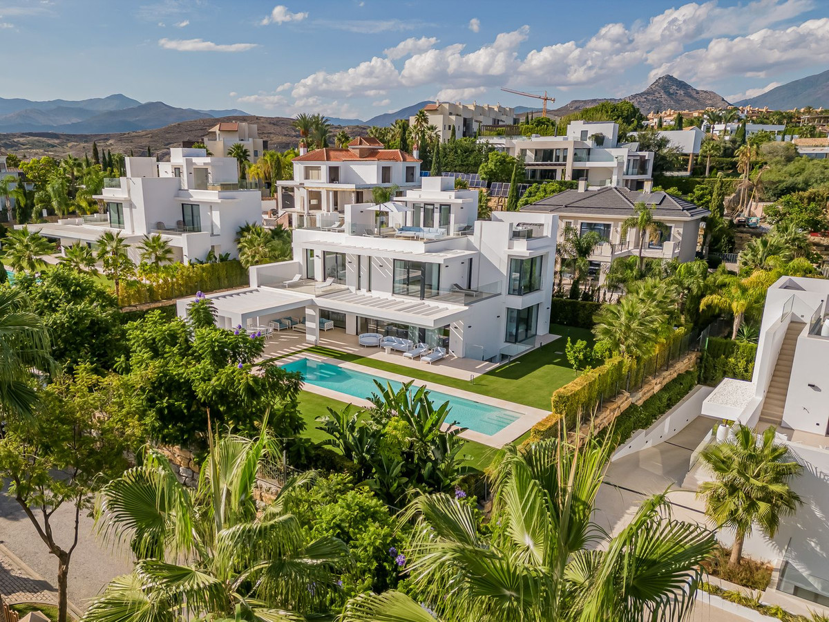 5 Bed Townhouse for sale in Los Flamingos Costa Del Sol, Málaga, Spain